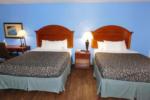 Days Inn by Wyndham Oklahoma City NW Expressway - image 5