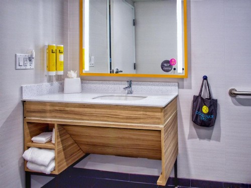 Tru By Hilton Oklahoma City Airport Ok - image 6
