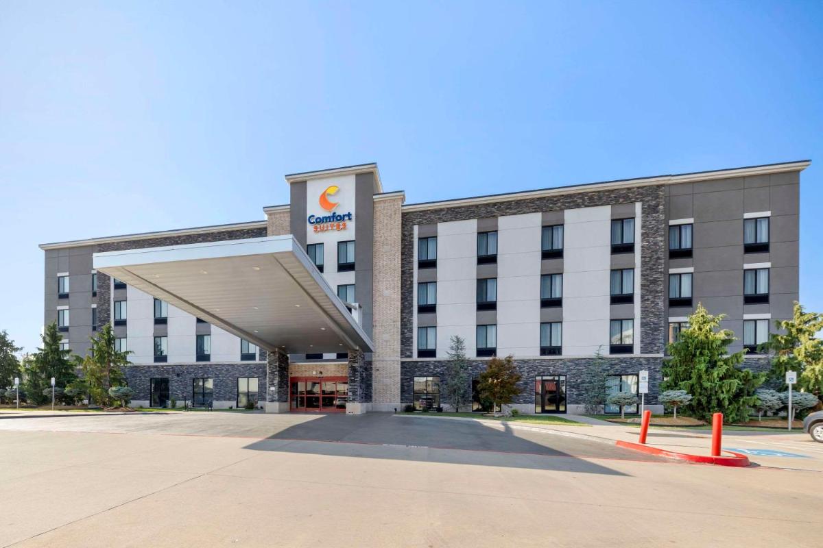 Comfort Suites Airport on Meridian - main image