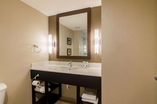 Comfort Suites Airport on Meridian - image 14