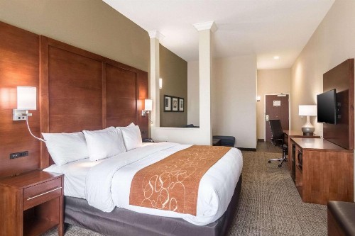 Comfort Suites Airport on Meridian - image 19