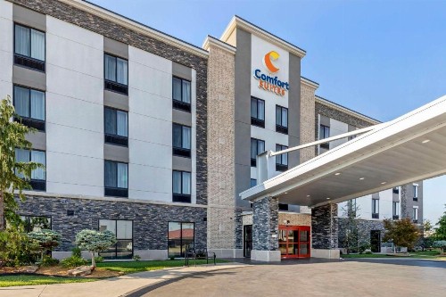 Comfort Suites Airport on Meridian - image 2