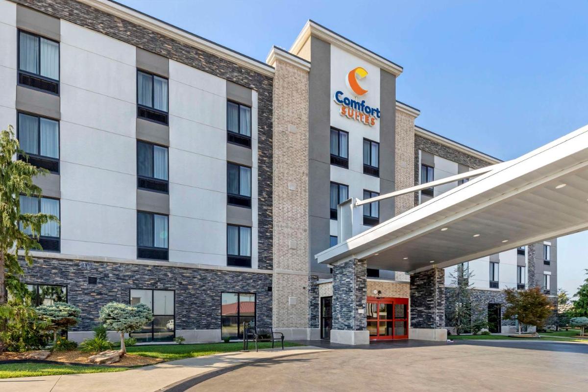 Comfort Suites Airport on Meridian - image 2