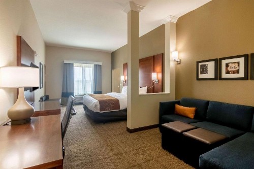 Comfort Suites Airport on Meridian - image 20