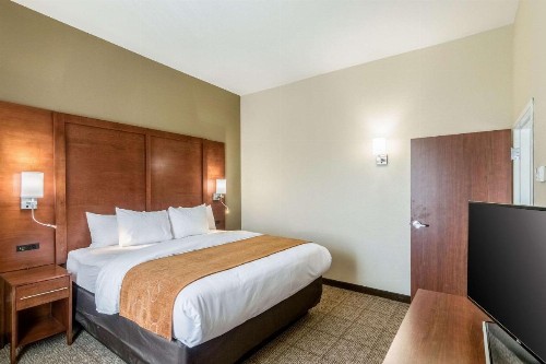 Comfort Suites Airport on Meridian - image 26