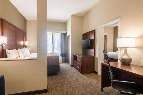 Comfort Suites Airport on Meridian - image 27