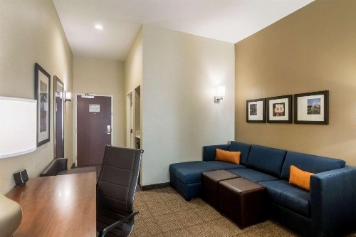 Comfort Suites Airport on Meridian - image 29