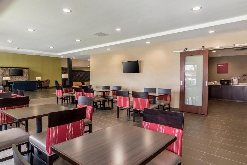 Comfort Suites Airport on Meridian - image 48