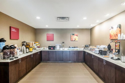 Comfort Suites Airport on Meridian - image 49