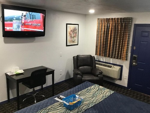 Budget Inn & Suites - image 3