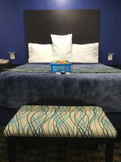 Budget Inn & Suites - image 31