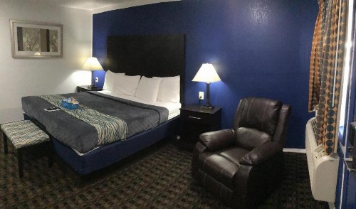 Budget Inn & Suites - image 38