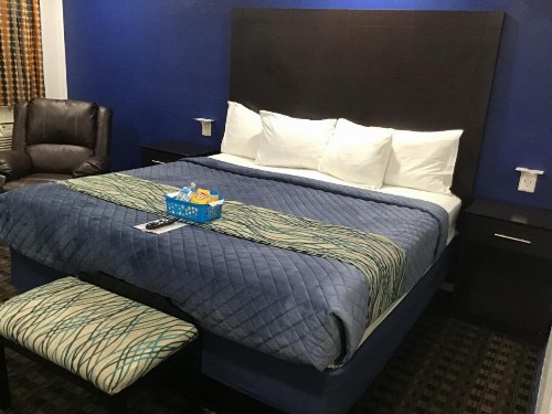 Budget Inn & Suites - image 46