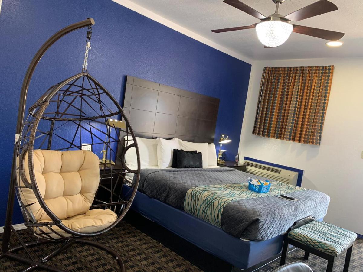 Budget Inn & Suites - image 5