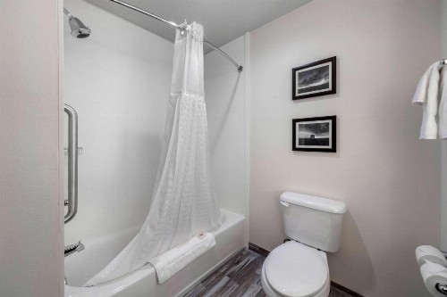 Comfort Inn & Suites Oklahoma City - image 2