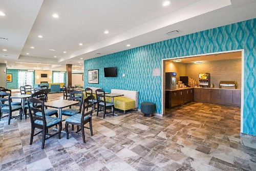 Comfort Inn & Suites - image 17