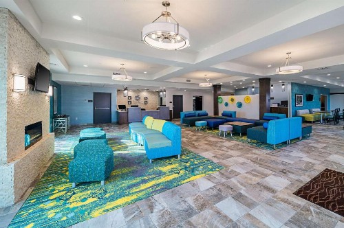 Comfort Inn & Suites - image 29