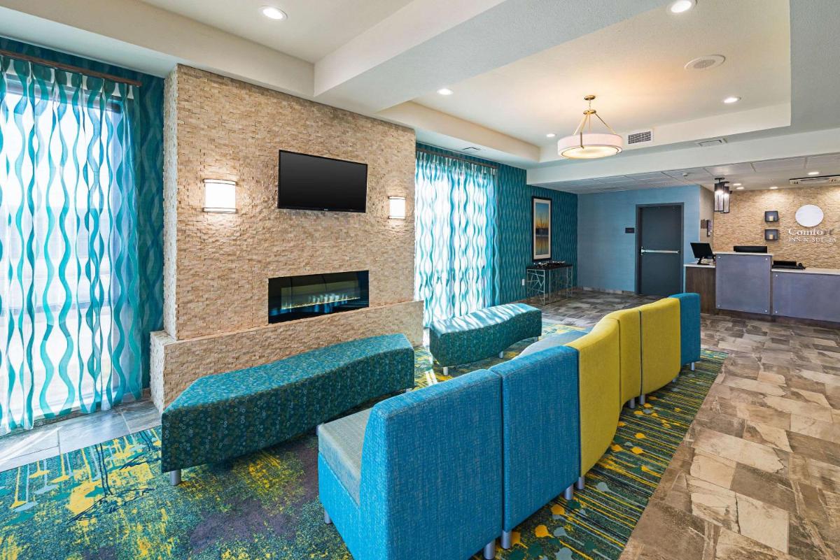 Comfort Inn & Suites - image 3