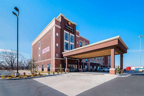 Comfort Inn & Suites - image 39