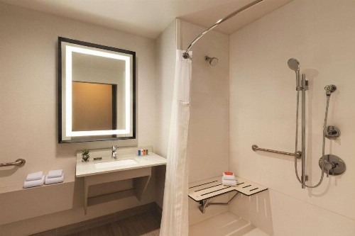 Radisson Hotel Oklahoma City Airport - image 2