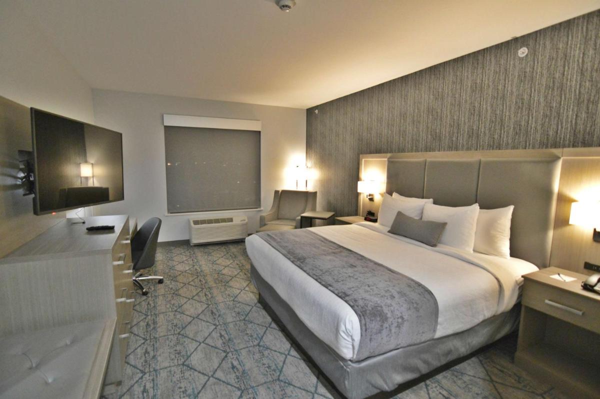 Best Western Plus Executive Residency Oklahoma City I-35 - image 5