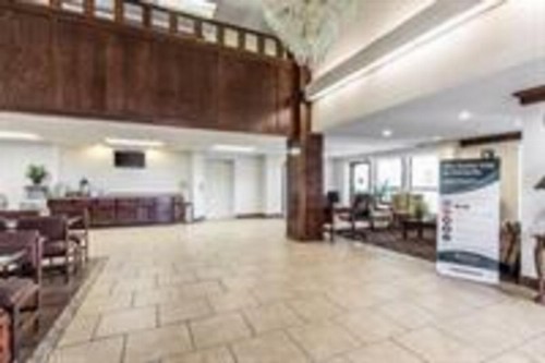 Econo Lodge Inn & Suites - image 5