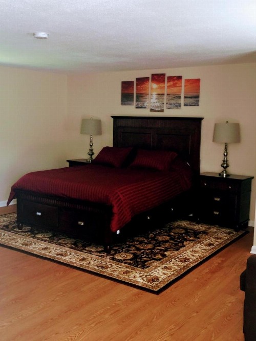 Shore Road Inn - image 10