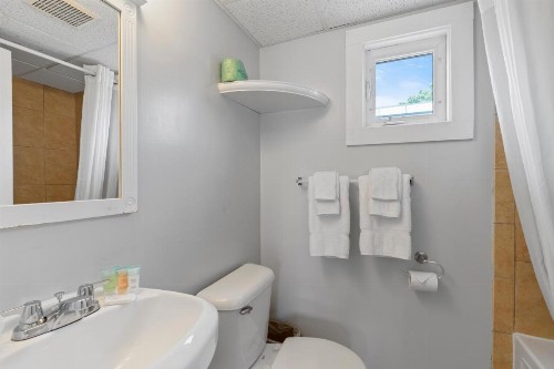 America's Best Value Inn Mt Royal Motel - image 2