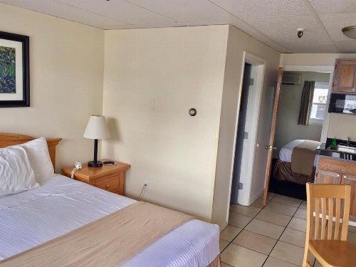 Sea Cliff House Motel - image 11
