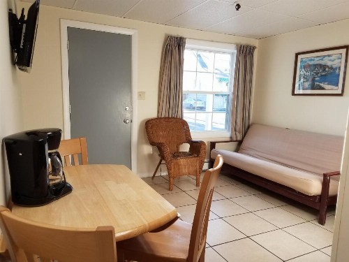 Sea Cliff House Motel - image 16