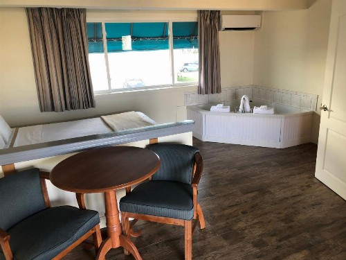 Sea Cliff House Motel - image 24