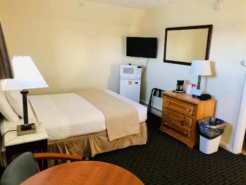 Sea Cliff House Motel - image 25