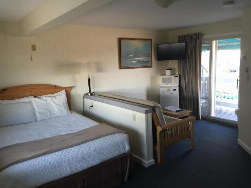 Sea Cliff House Motel - image 26