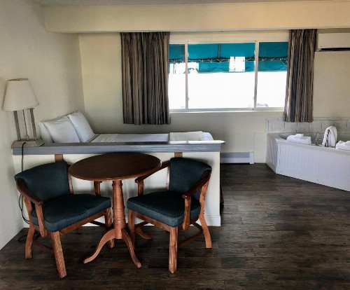 Sea Cliff House Motel - image 28