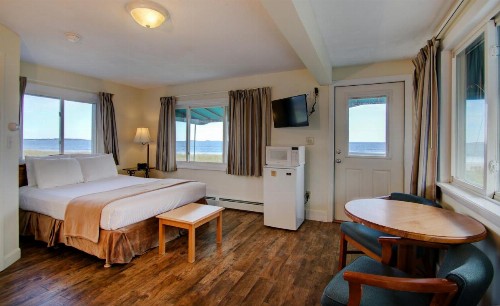 Sea Cliff House Motel - image 3