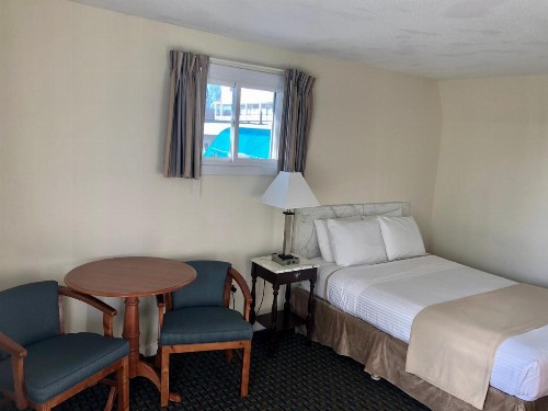 Sea Cliff House Motel - image 7