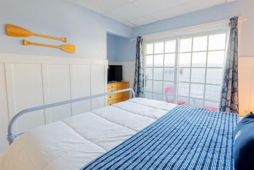 The Edgewater - image 10
