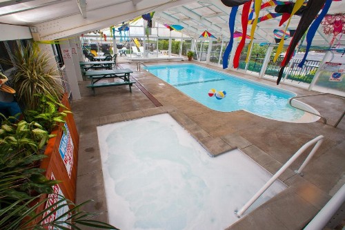 Crest Motel - image 16