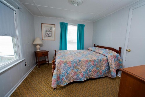 Crest Motel - image 17