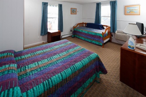 Crest Motel - image 2