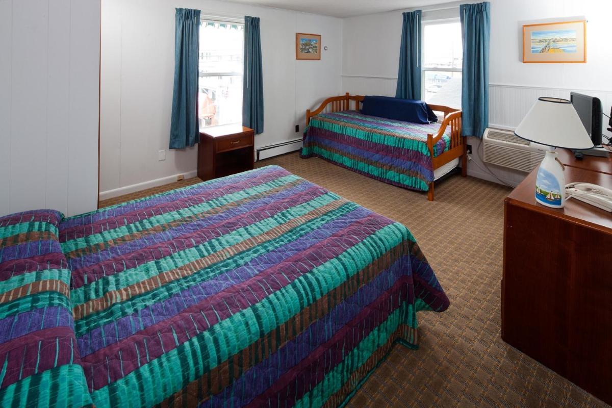 Crest Motel - image 2