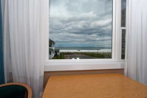 Crest Motel - image 20