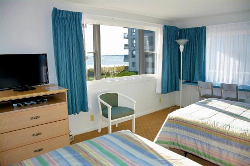 Crest Motel - image 23
