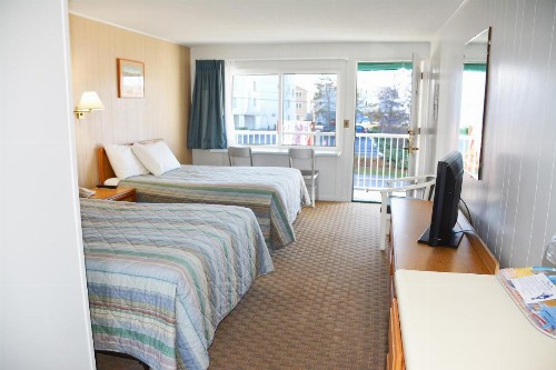 Crest Motel - image 30