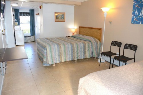 Crest Motel - image 31