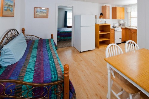 Crest Motel - image 5
