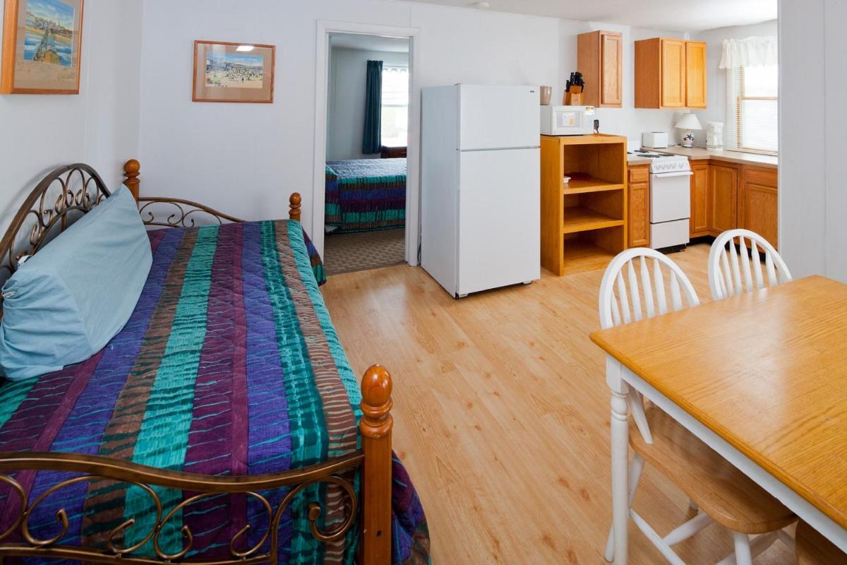 Crest Motel - image 5