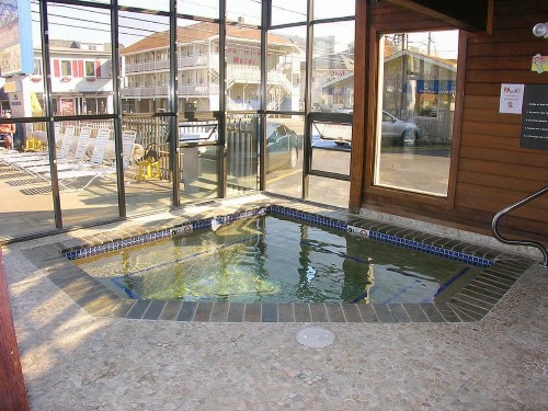 Beau Rivage Motel - image 10