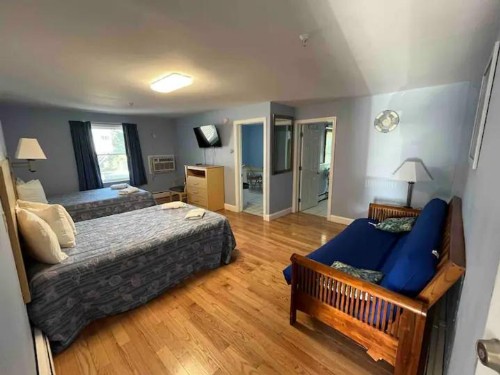 Beau Rivage Motel - image 13
