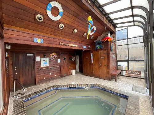 Beau Rivage Motel - image 14